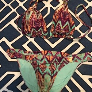 Vix by Paula Hermanny. Ubud print. Sz sm